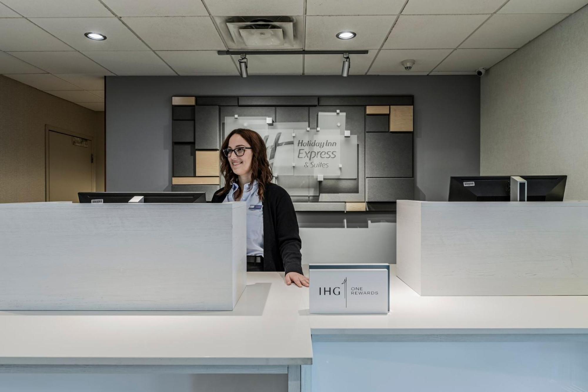Holiday Inn Express Hotel & Suites Saint - Hyacinthe By Ihg Екстер'єр фото