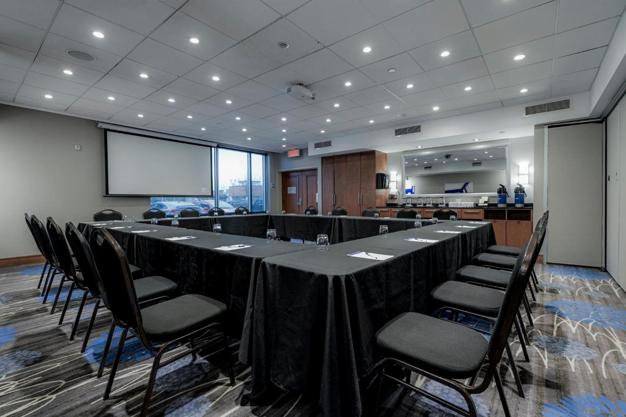 Holiday Inn Express Hotel & Suites Saint - Hyacinthe By Ihg Екстер'єр фото