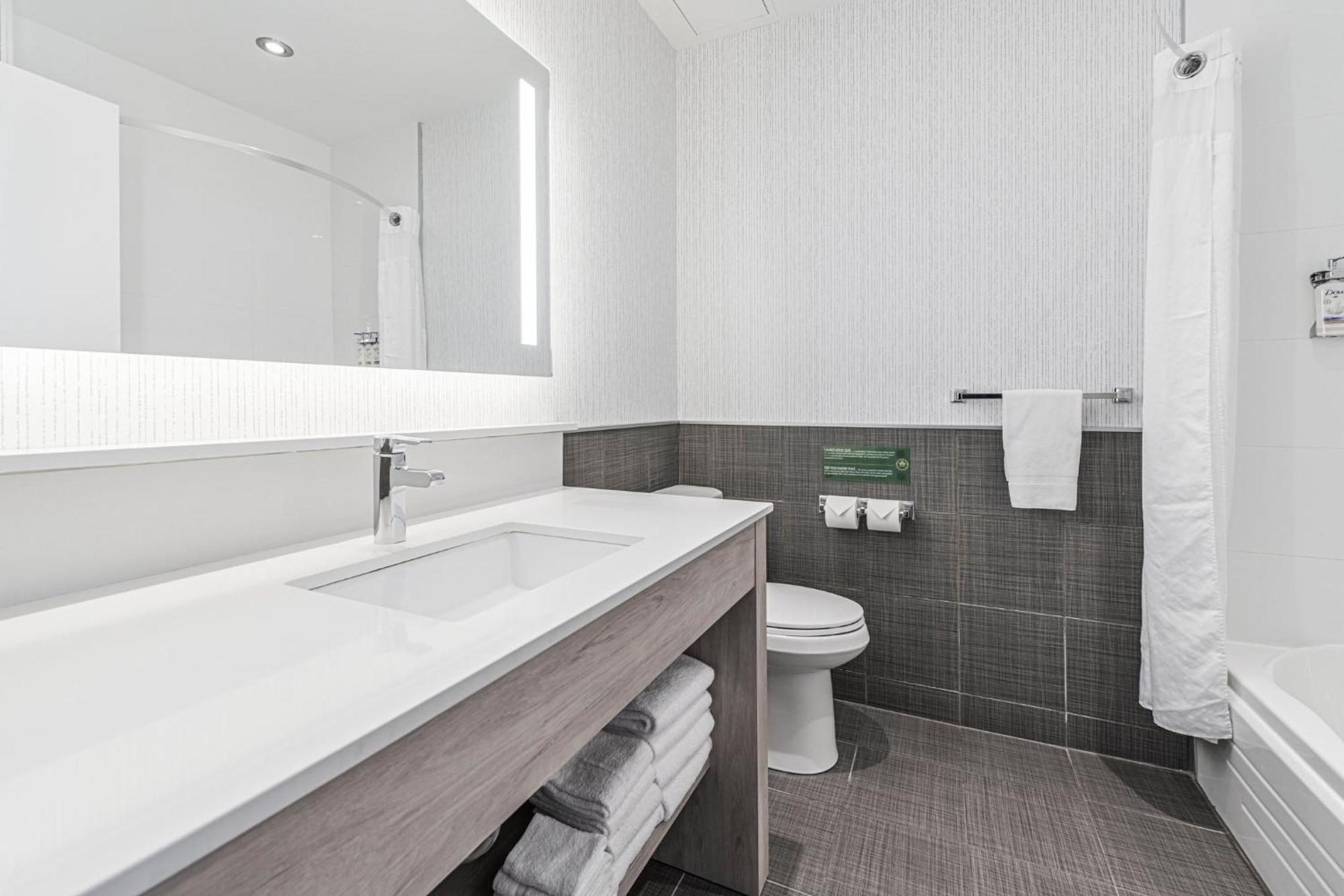 Holiday Inn Express Hotel & Suites Saint - Hyacinthe By Ihg Екстер'єр фото
